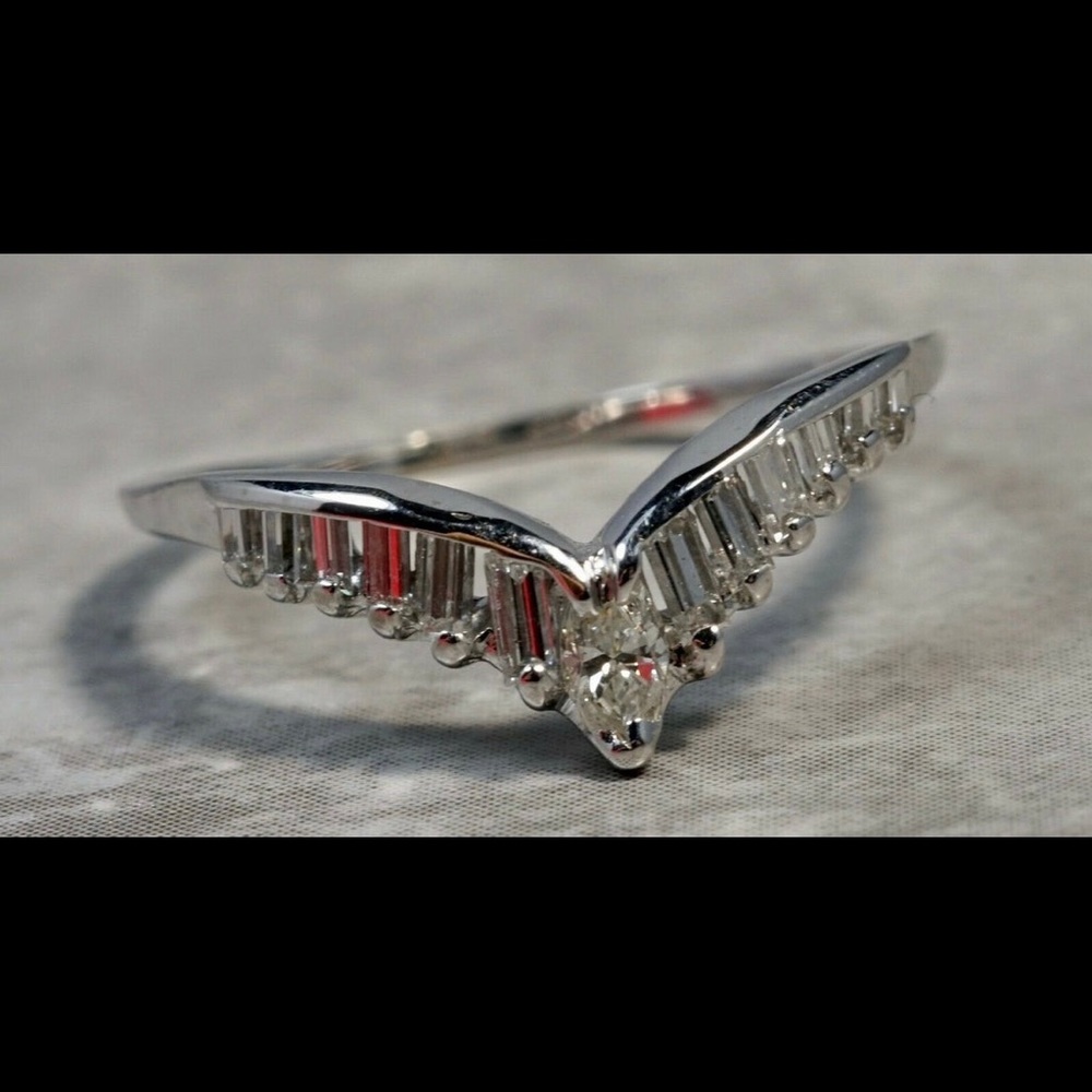 14k white gold diamond crown ring
